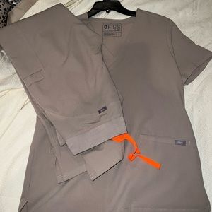 Figs set. Two pocket scrub top and cargo scrub pants